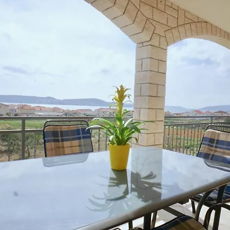 Roso With Sea View شقة *